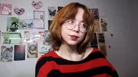Snapshot of shy_kiss_twinkle_bloop chatting on October 10, 1:39 pm Milena online show from October 10, 1:39 pm