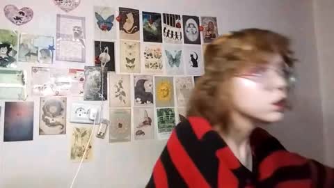 Snapshot of shy_kiss_twinkle_bloop chatting on October 17, 1:04 pm Milena online show from October 17, 1:04 pm