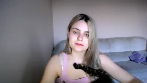 shy_sabrina_ online show from April 26, 3:53 pm