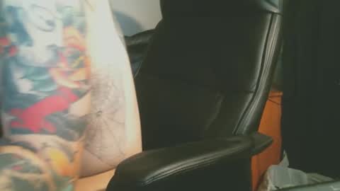 shyboyhugecum2020 online show from April 17, 2:58 am