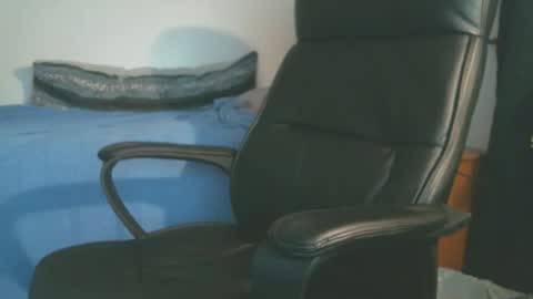 shyboyhugecum2020 online show from April 7, 3:19 am