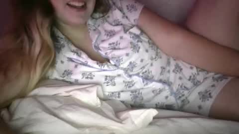 Elyse online show from November 21, 3:04 am