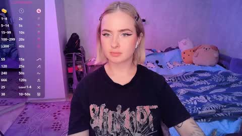 Snapshot of shyfoxxxy chatting on February 6, 4:58 pm Effie online show from February 6, 4:58 pm