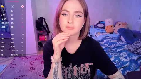 Snapshot of shyfoxxxy chatting on February 19, 8:31 pm Effie online show from February 19, 8:31 pm