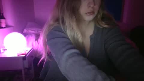 shyspacegirlie online show from October 22, 5:54 am