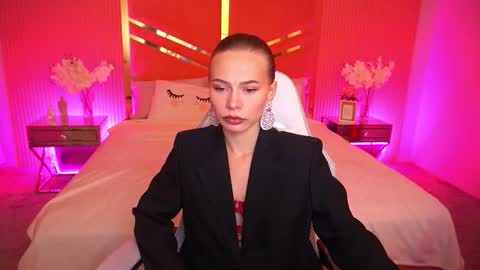 shyysiren online show from October 2, 6:34 am