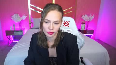 shyysiren online show from October 1, 6:23 am