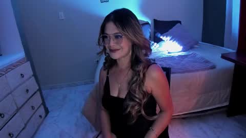 SIa  online show from November 19, 10:52 pm