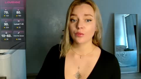 Snapshot of siberian_girl_ chatting on September 26, 1:46 am Eva online show from September 26, 1:46 am
