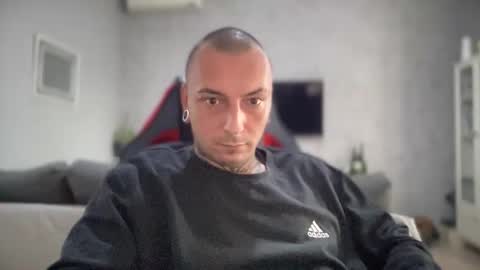 sidvicious23cm online show from November 20, 11:42 am