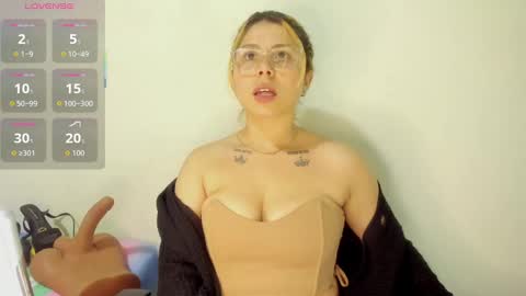 Snapshot of siennavalera chatting on October 7, 6:48 pm Sienna online show from October 7, 6:48 pm