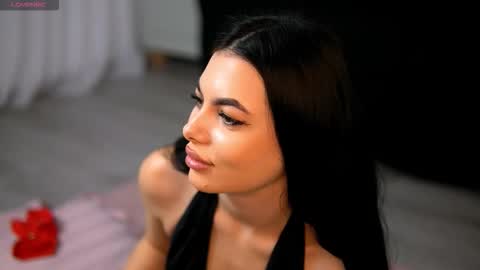 Snapshot of sierravyx chatting on October 19, 7:35 am Maria online show from October 19, 7:35 am