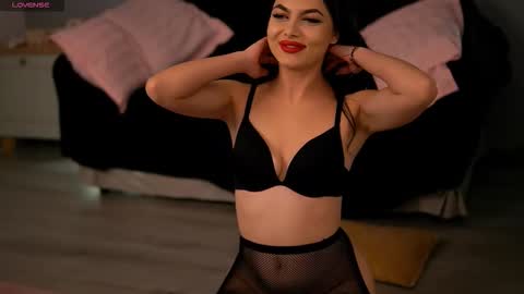 Snapshot of sierravyx chatting on October 15, 7:42 am Maria online show from October 15, 7:42 am