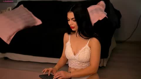 Snapshot of sierravyx chatting on October 14, 4:37 am Maria online show from October 14, 4:37 am