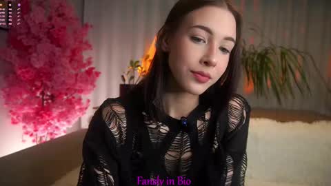 Snapshot of signehinz chatting on October 13, 11:45 am Eva online show from October 13, 11:45 am