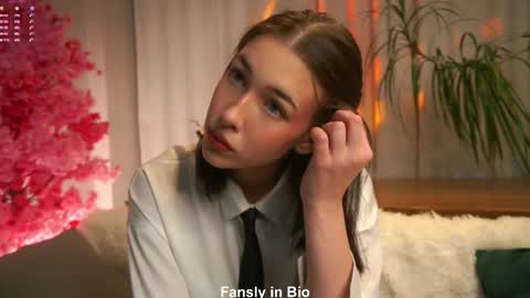 Snapshot of signehinz chatting on October 19, 11:26 am Eva online show from October 19, 11:26 am
