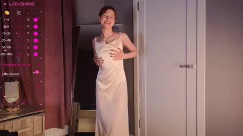 silly___woman online show from February 22, 7:49 pm