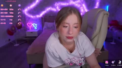 Snapshot of silverrmoon chatting on February 19, 2:12 am Kristina Kris online show from February 19, 2:12 am