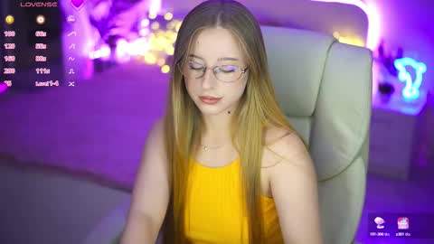 Snapshot of silverrmoon chatting on September 24, 12:45 pm Kristina Kris online show from September 24, 12:45 pm