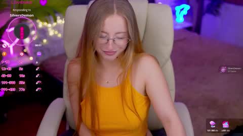 Snapshot of silverrmoon chatting on October 6, 8:37 pm Kristina Kris online show from October 6, 8:37 pm