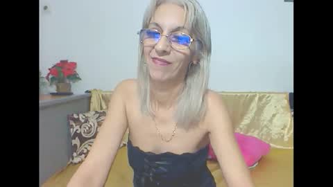siminafoxx4u online show from November 7, 8:39 am