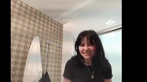 Sincerelyneon online show from February 5, 1:09 am