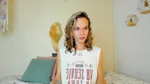 Sirphi Grant online show from October 19, 1:49 pm