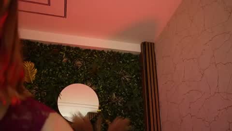 Dee online show from April 15, 7:58 pm