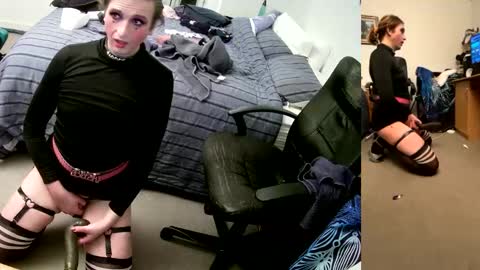 Snapshot of sissycdmish chatting on September 21, 4:33 pm SissyCDMish online show from September 21, 4:33 pm