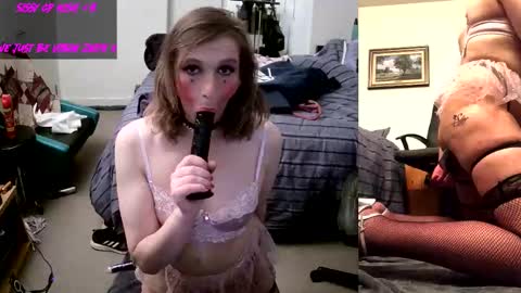 Snapshot of sissycdmish chatting on September 18, 7:07 pm SissyCDMish online show from September 18, 7:07 pm