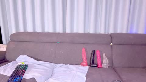 youngdutch online show from January 2, 5:35 am