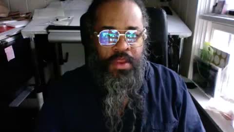 Snapshot of siyah_sakal chatting on December 23, 12:08 pm siyah_sakal online show from December 23, 12:08 pm