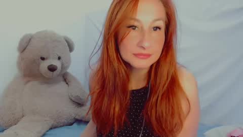 Snapshot of skarlett2072 chatting on February 19, 12:22 pm Arlett online show from February 19, 12:22 pm