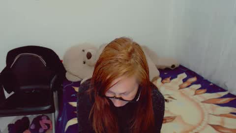 Snapshot of skarlett2072 chatting on September 29, 4:33 am Arlett online show from September 29, 4:33 am