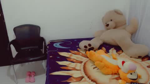 Snapshot of skarlett2072 chatting on September 16, 2:24 am Arlett online show from September 16, 2:24 am