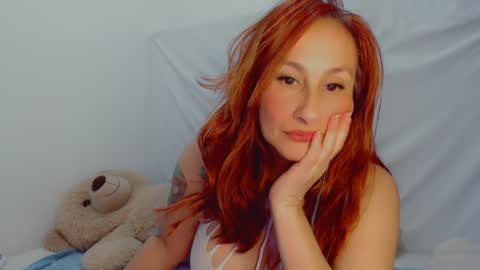 Snapshot of skarlett2072 chatting on February 2, 10:39 pm Arlett online show from February 2, 10:39 pm