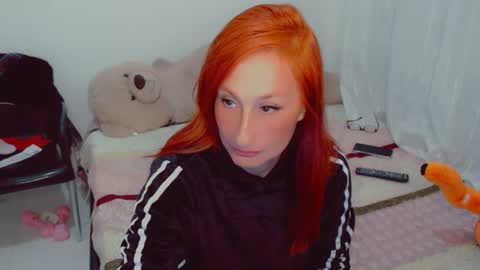 Snapshot of skarlett2072 chatting on October 20, 12:59 am Arlett online show from October 20, 12:59 am