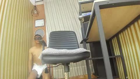 skarlettbarnes online show from July 6, 1:52 pm