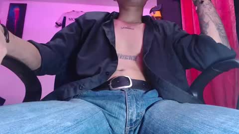 Snapshot of skateboy444 chatting on February 21, 4:18 am king online show from February 21, 4:18 am