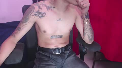 Snapshot of skateboy444 chatting on March 10, 8:28 am king online show from March 10, 8:28 am