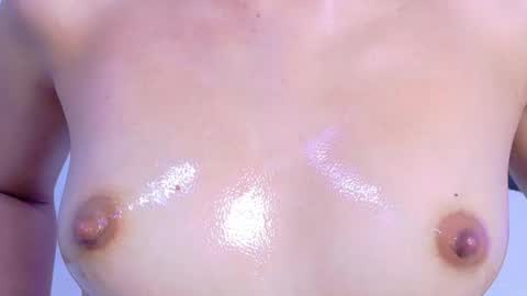 skinny_hottie18 online show from May 15, 9:00 pm