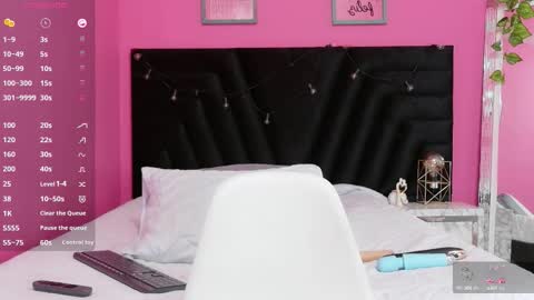 Snapshot of skinnyandcute_ chatting on September 13, 8:55 pm Mariah Black online show from September 13, 8:55 pm