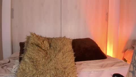 Snapshot of skinnydoll_1 chatting on February 11, 7:27 pm Mila online show from February 11, 7:27 pm