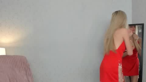 Snapshot of skinnyladyy chatting on March 8, 2:34 am Skinnyladyy online show from March 8, 2:34 am