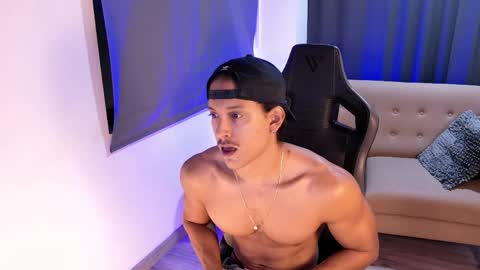 Liam Vokov online show from June 9, 1:39 am