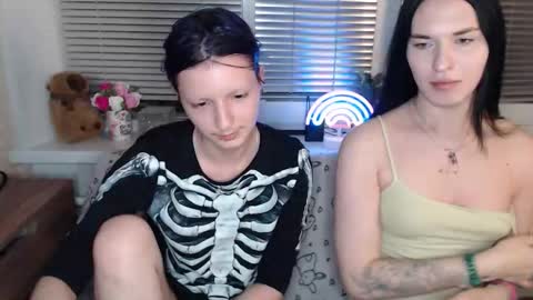 Snapshot of sky9669 chatting on September 24, 4:14 pm Iska Im genderfluid theyheshenot use ht have reasons and Mia my t-gf sheher online show from September 24, 4:14 pm