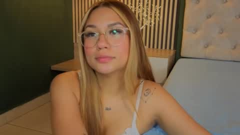 Snapshot of sky_collinss chatting on October 4, 8:50 pm Sky online show from October 4, 8:50 pm