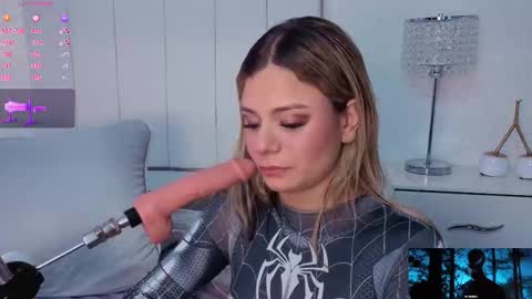 sky_johnson_ online show from November 13, 7:49 pm