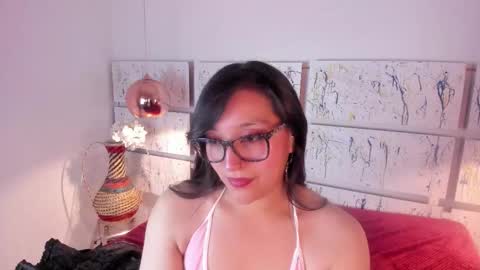 Snapshot of skye_bluee_ chatting on October 5, 4:32 am skye_bluee_ online show from October 5, 4:32 am