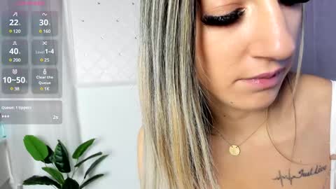 Skylar online show from December 4, 1:36 pm